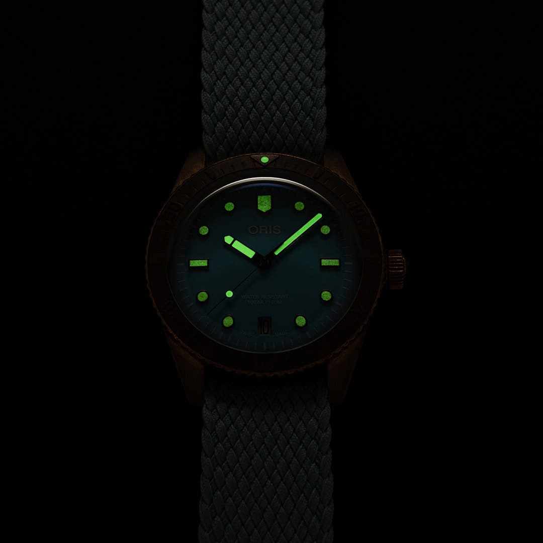 Oris Oris Divers Sixty‑Five 'Cotton Candy' 01 733 7771 3155-07 3 19 02BRS  — детали корпуса и тканевый